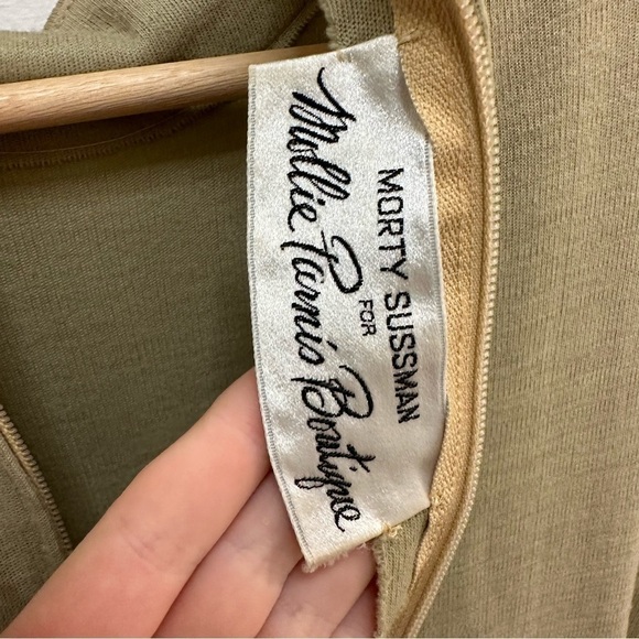 VINTAGE circle skirt dress. So flattering. - Picture 15 of 16
